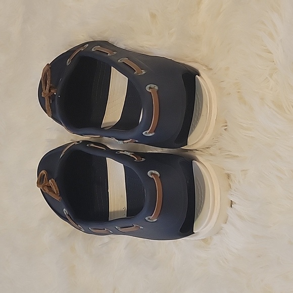 Ladies size 9 Croc Water Proof Boat Shoes - Picture 6 of 9